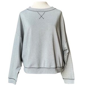 Urban Romantics Women's Crew Neck  Size L Excellent Pre Loved Condition